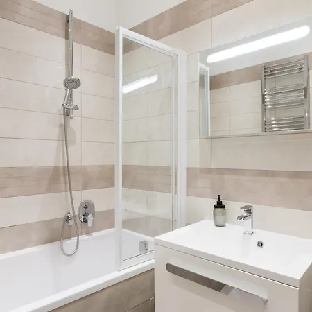 Apartment Days - Open-plan With Ac Near National Theatre *