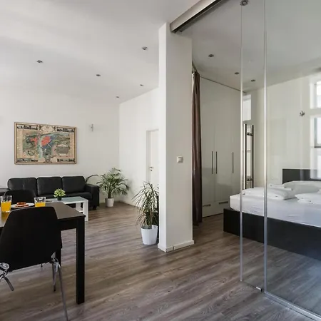 Apartment Days - Open-plan With Ac Near National Theatre *