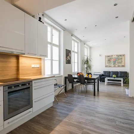 Days - Open-plan With Ac Near National Theatre Apartment *