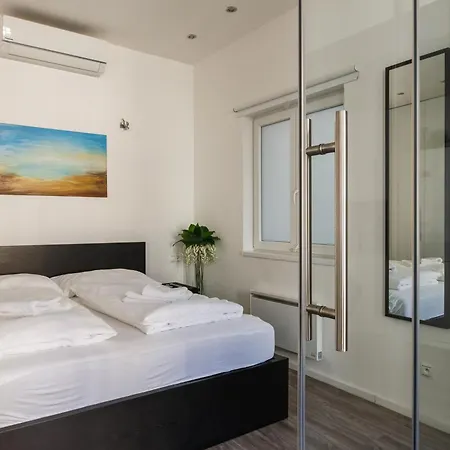 Days - Open-plan With Ac Near National Theatre Apartment *