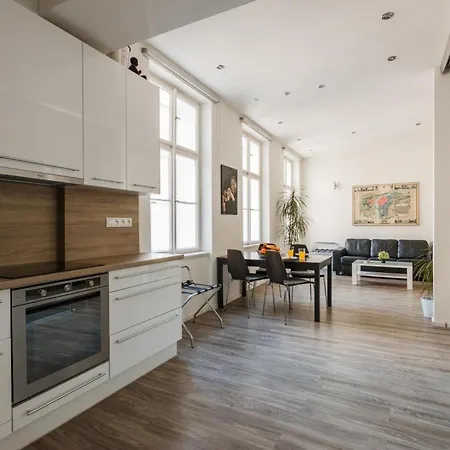 Days - Open-plan With Ac Near National Theatre Apartment