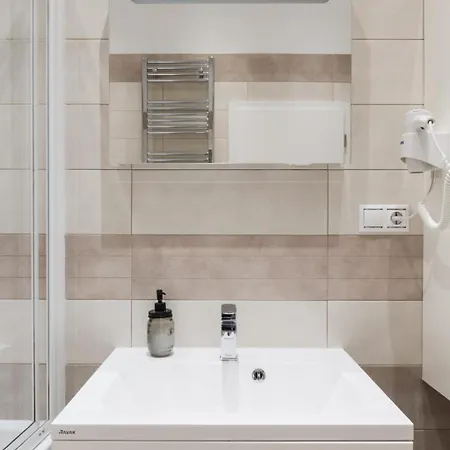Days - Open-plan With Ac Near National Theatre
