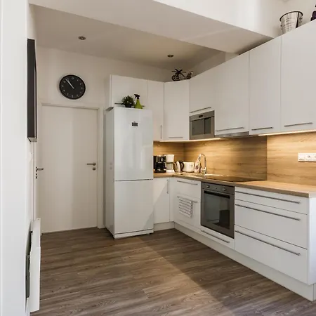 Days - Open-plan With Ac Near National Theatre Apartment *