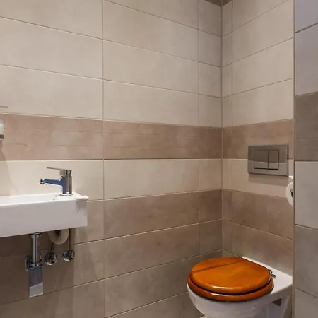 Days - Open-plan With Ac Near National Theatre Apartment *