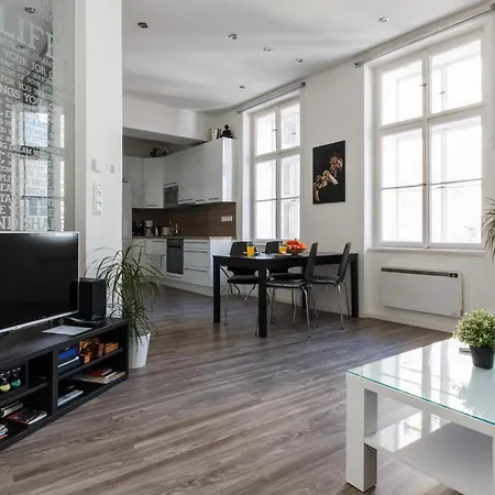 Days - Open-plan With Ac Near National Theatre *