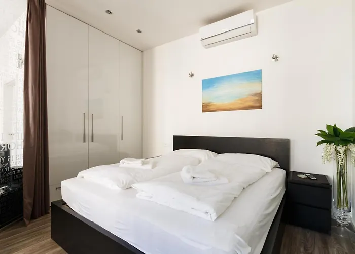 Days - Open-plan With Ac Near National Theatre Praga